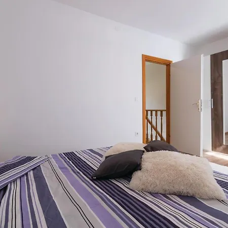 3 Bedroom Gorgeous In Holiday home