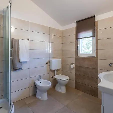 3 Bedroom Gorgeous In Holiday home *