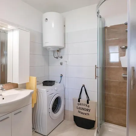 3 Bedroom Gorgeous In Holiday home *