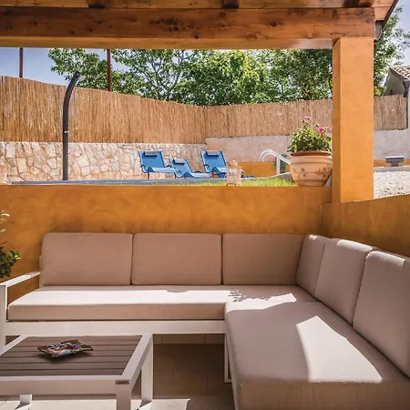 3 Bedroom Gorgeous In Holiday home Barban