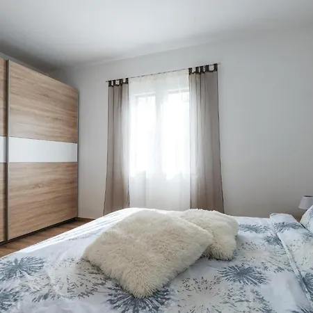 3 Bedroom Gorgeous In Holiday home *