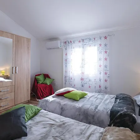 3 Bedroom Gorgeous In Holiday home *
